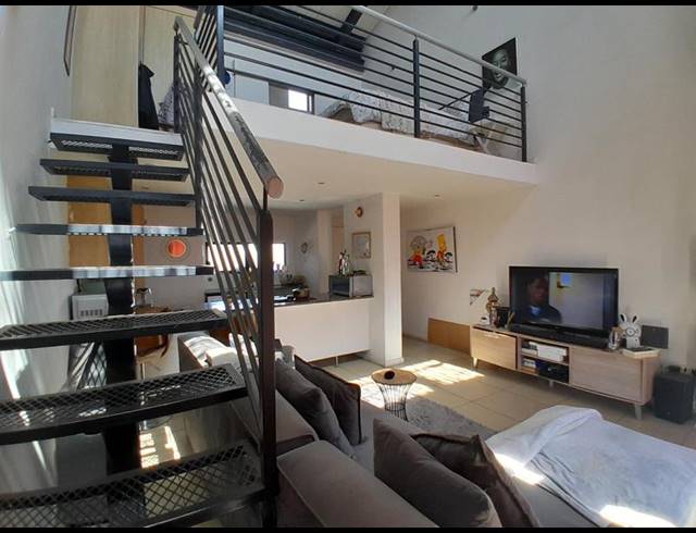 1 BEDROOM APARTMENT FOR SALE IN ROOIHUISKRAAL NORTH